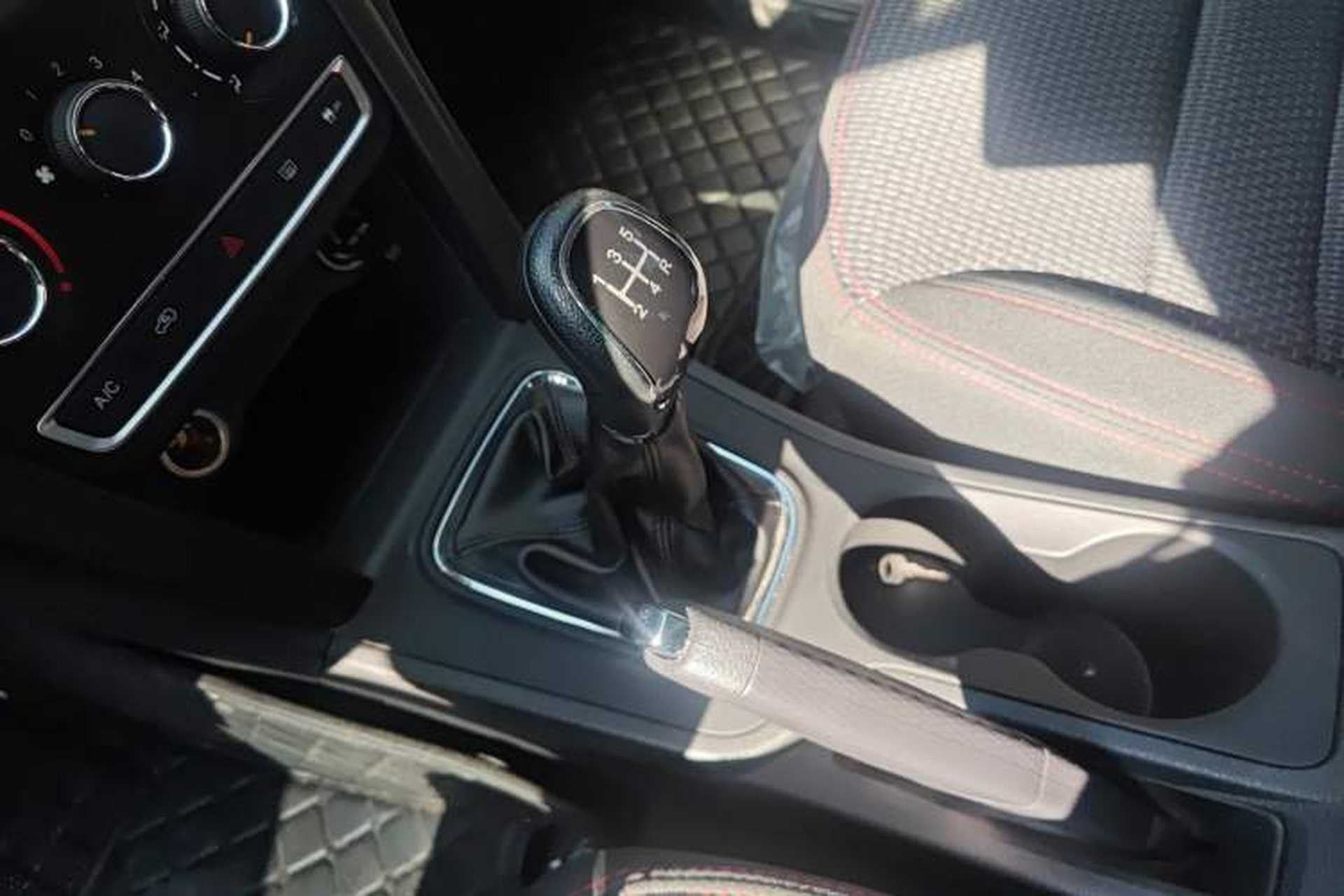Used Chery Tiggo 3 2020 Million Global Edition 1.5L Manual Fashion Model Gear Lever