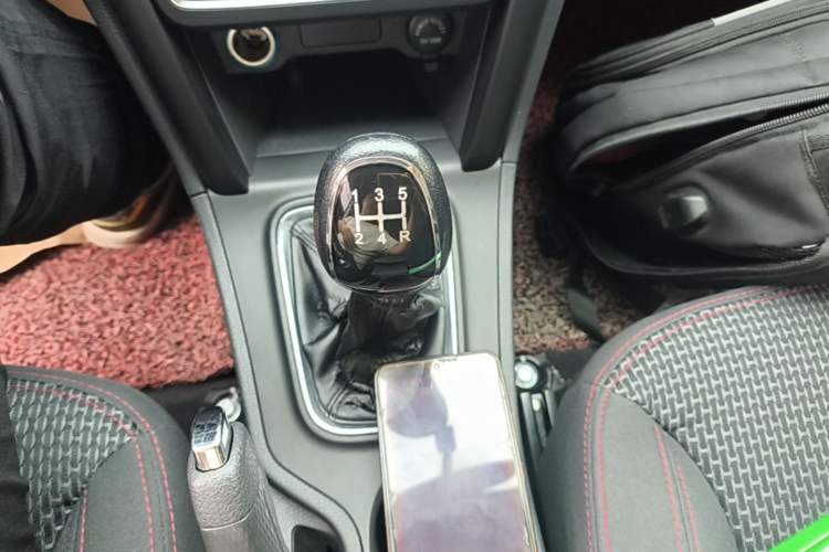 Used Chery Tiggo 3 2020 Million Global Edition 1.5L Manual Fashion Model Gear Lever
