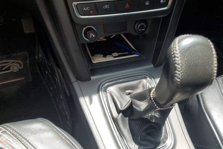 Used Chery Tiggo 3 2020 Million Global Edition 1.5L Manual Fashion Model Gear Lever