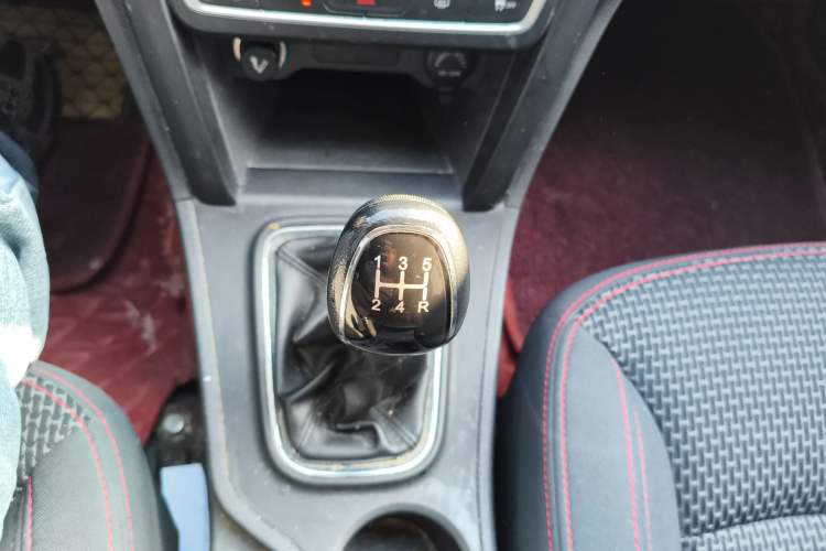Used Chery Tiggo 3 2020 Million Global Edition 1.5L Manual Fashion Model Gear Lever