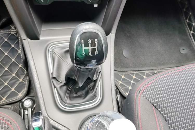 Used Chery Tiggo 3 2020 Million Global Edition 1.5L Manual Fashion Model Gear Lever