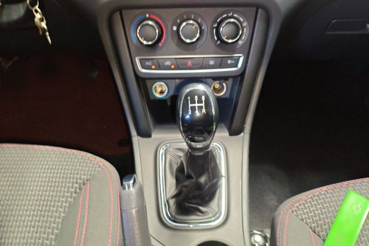 Used Chery Tiggo 3 2020 Million Global Edition 1.5L Manual Fashion Model Gear Lever