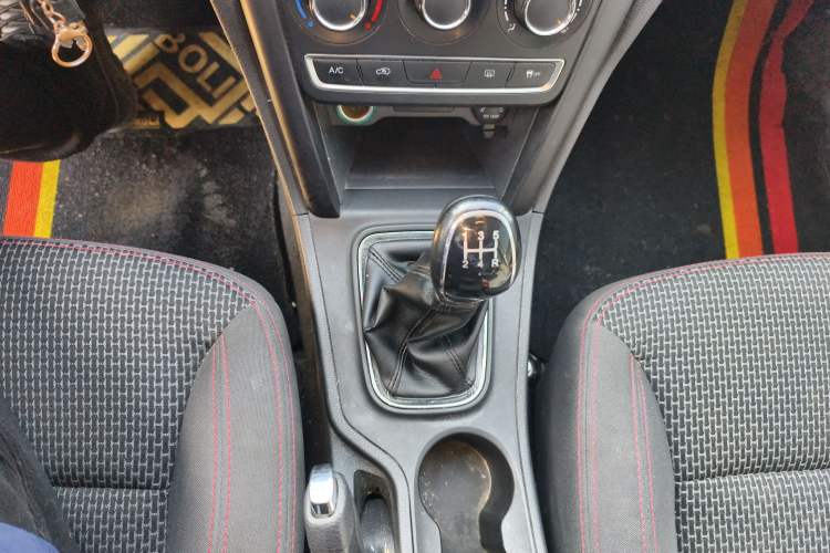 Used Chery Tiggo 3 2020 Million Global Edition 1.5L Manual Fashion Model Gear Lever