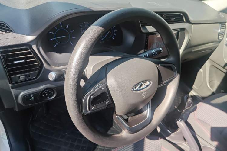 Used Chery Tiggo 3 2020 Million Global Edition 1.5L Manual Fashion Model Interior 2