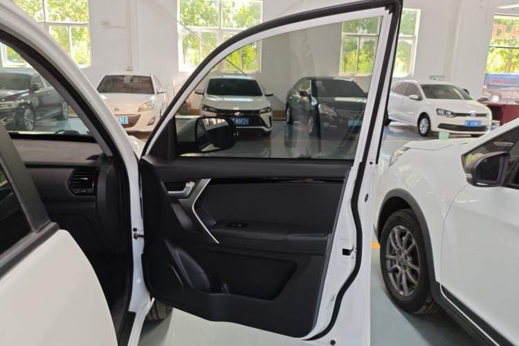 Used Chery Tiggo 3 2020 Million Global Edition 1.5L Manual Fashion Model Interior 5