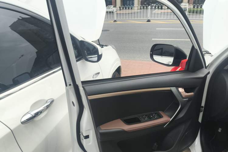 Used Chery Tiggo 3 2020 Million Global Edition 1.5L Manual Elite Model Interior 7