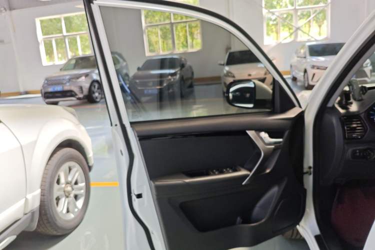 Used Chery Tiggo 3 2020 Million Global Edition 1.5L Manual Fashion Model Interior 7