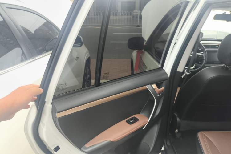Used Chery Tiggo 3 2020 Million Global Edition 1.5L Manual Elite Model Interior 8