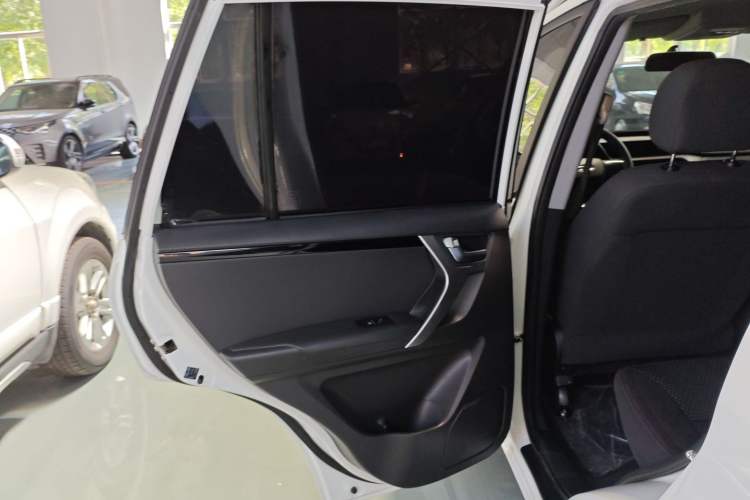 Used Chery Tiggo 3 2020 Million Global Edition 1.5L Manual Fashion Model Interior 8