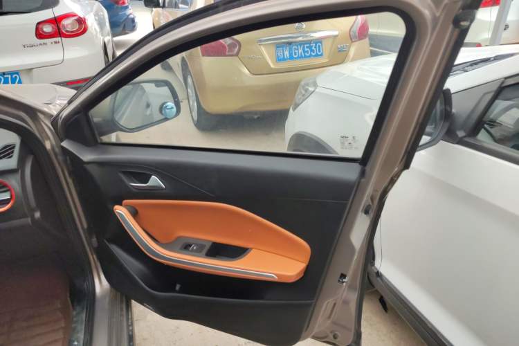 Used Chery Tiggo 3X 2017 1.5L Automatic Fashion Edition Interior 5