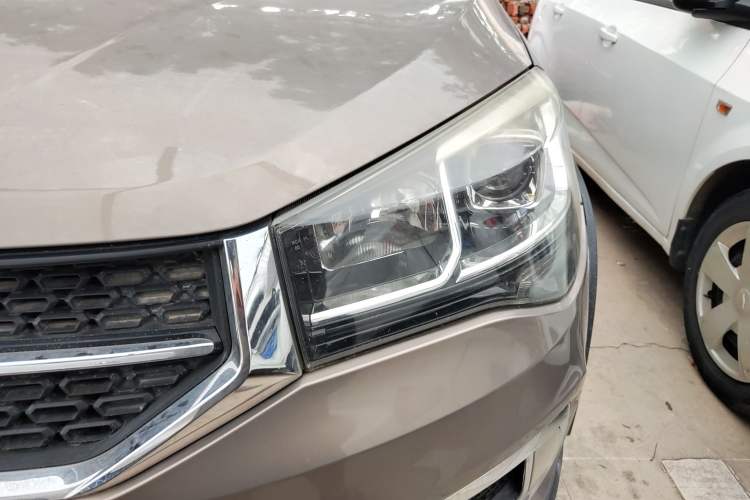 Used Chery Tiggo 3X 2017 1.5L Automatic Fashion Edition Left Front Headlight
