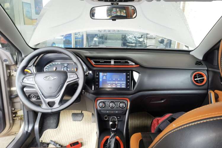 Used Chery Tiggo 3X 2017 1.5L Automatic Fashion Edition Center Console