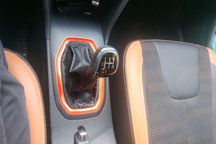 Used Chery Tiggo 3X 2017 1.5L Manual Luxury Edition Gear Lever