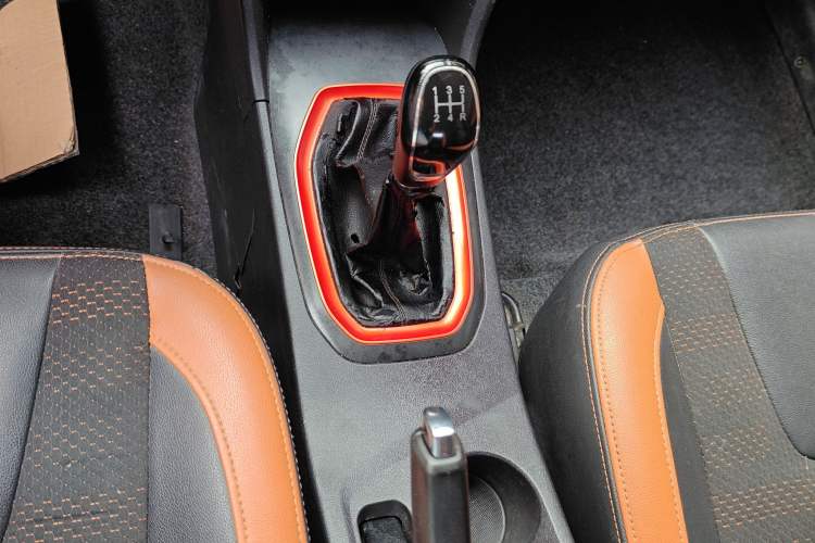Used Chery Tiggo 3X 2017 1.5L Manual Fashion Edition Gear Lever