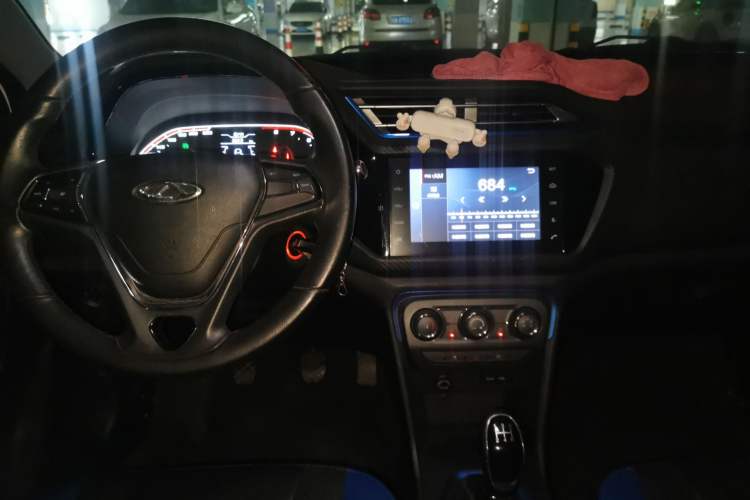 Used Chery Tiggo 3X 2017 1.5L Manual Fashion Edition Center Console