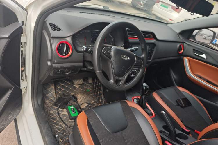 Used Chery Tiggo 3X 2017 1.5L Automatic Fashion Edition Center Console