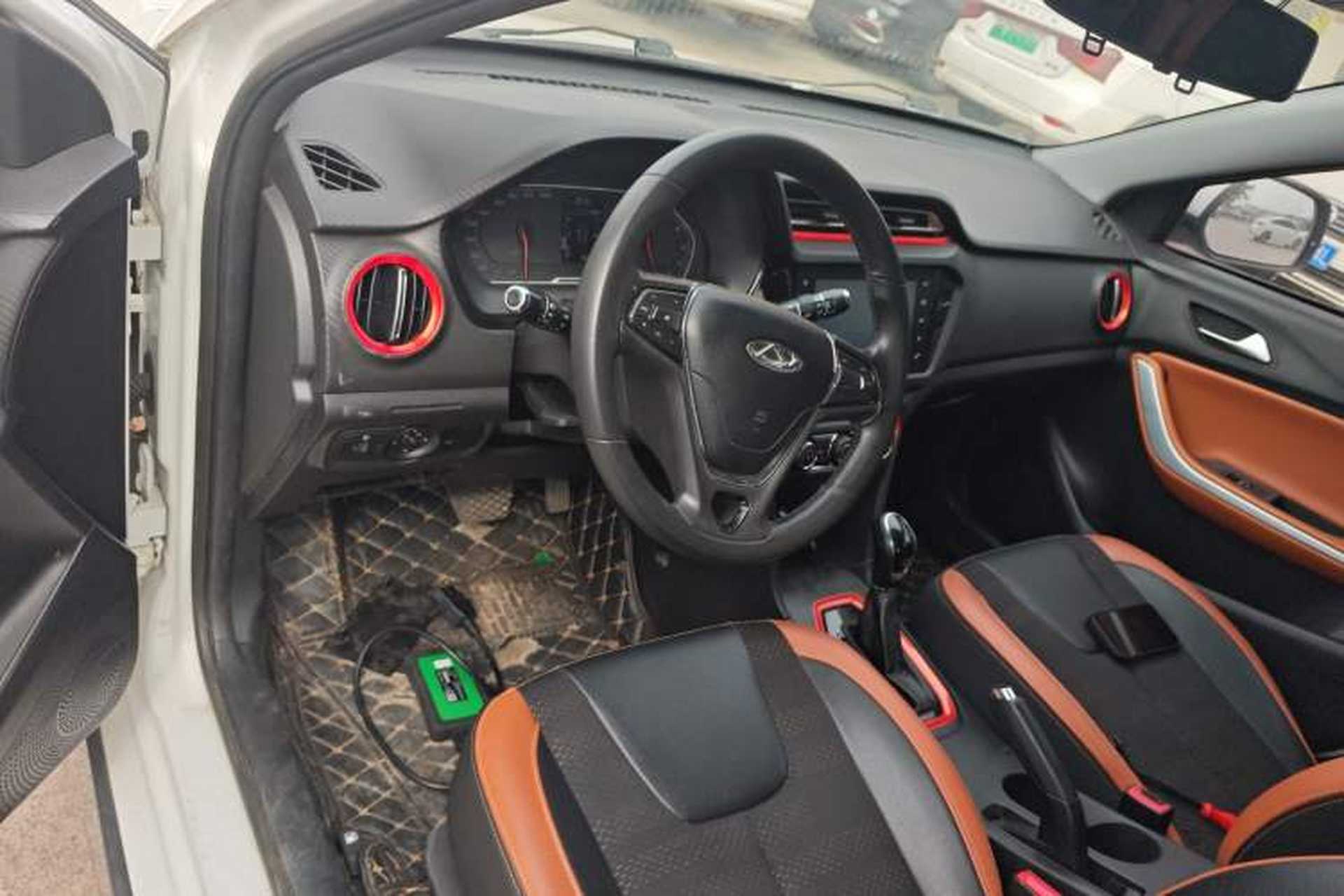 Used Chery Tiggo 3X 2017 1.5L Automatic Fashion Edition Center Console