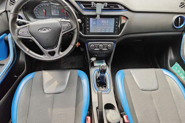 Used Chery Tiggo 3X 2017 1.5L Manual Luxury Edition Center Console