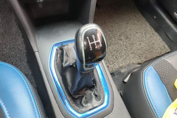 Used Chery Tiggo 3X 2017 1.5L Manual Luxury Edition Gear Lever