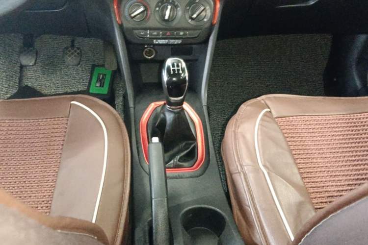 Used Chery Tiggo 3X 2017 1.5L Manual Comfort Edition Gear Lever