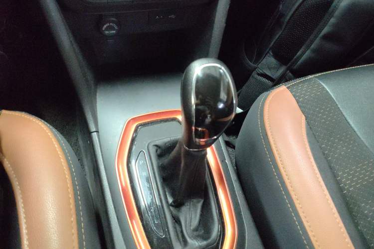 Used Chery Tiggo 3X 2017 1.5L Automatic Fashion Edition Gear Lever