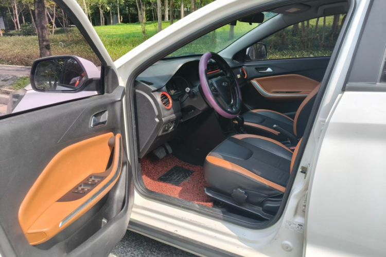 Used Chery Tiggo 3X 2017 1.5L Automatic Fashion Edition Interior 2