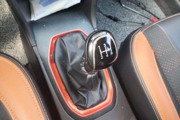 Used Chery Tiggo 3X 2017 1.5L Manual Fashion Edition Gear Lever