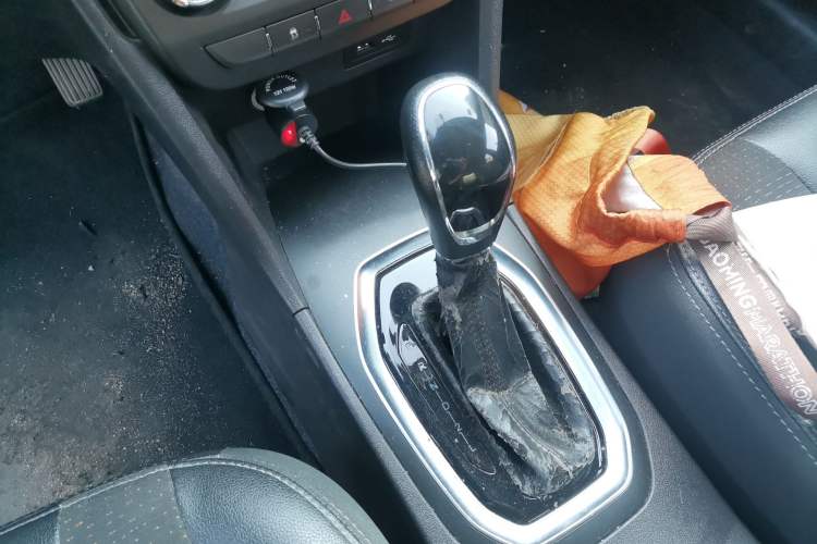 Used Chery Tiggo 3X 2018 1.5L Automatic Elite Edition Gear Lever