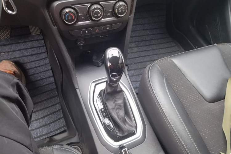 Used Chery Tiggo 3X 2018 1.5L Automatic Elite Edition Gear Lever