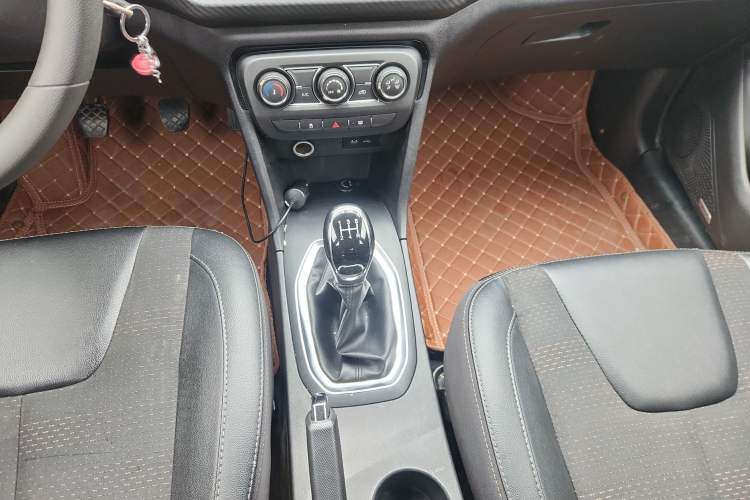 Used Chery Tiggo 3X 2018 1.5L Manual Elite Edition Gear Lever