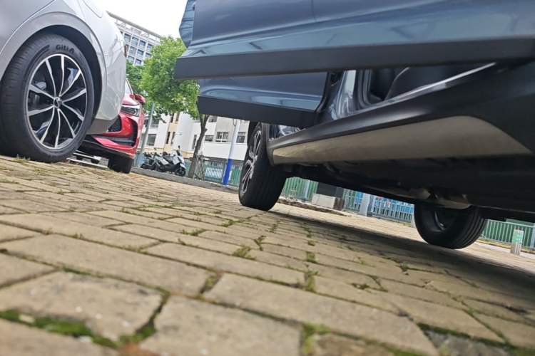 Used Chery Tiggo 3X 2018 1.5L Automatic Elite Edition Right Side Sill