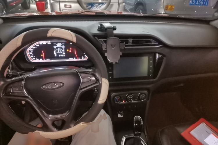 Used Chery Tiggo 3X 2018 1.5L Automatic Elite Edition Center Console