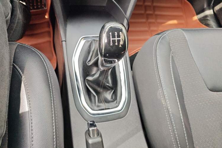 Used Chery Tiggo 3X 2018 1.5L Manual Elite Edition Gear Lever