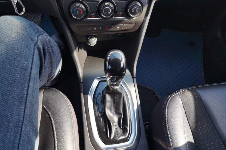 Used Chery Tiggo 3X 2018 1.5L Automatic Elite Edition Gear Lever