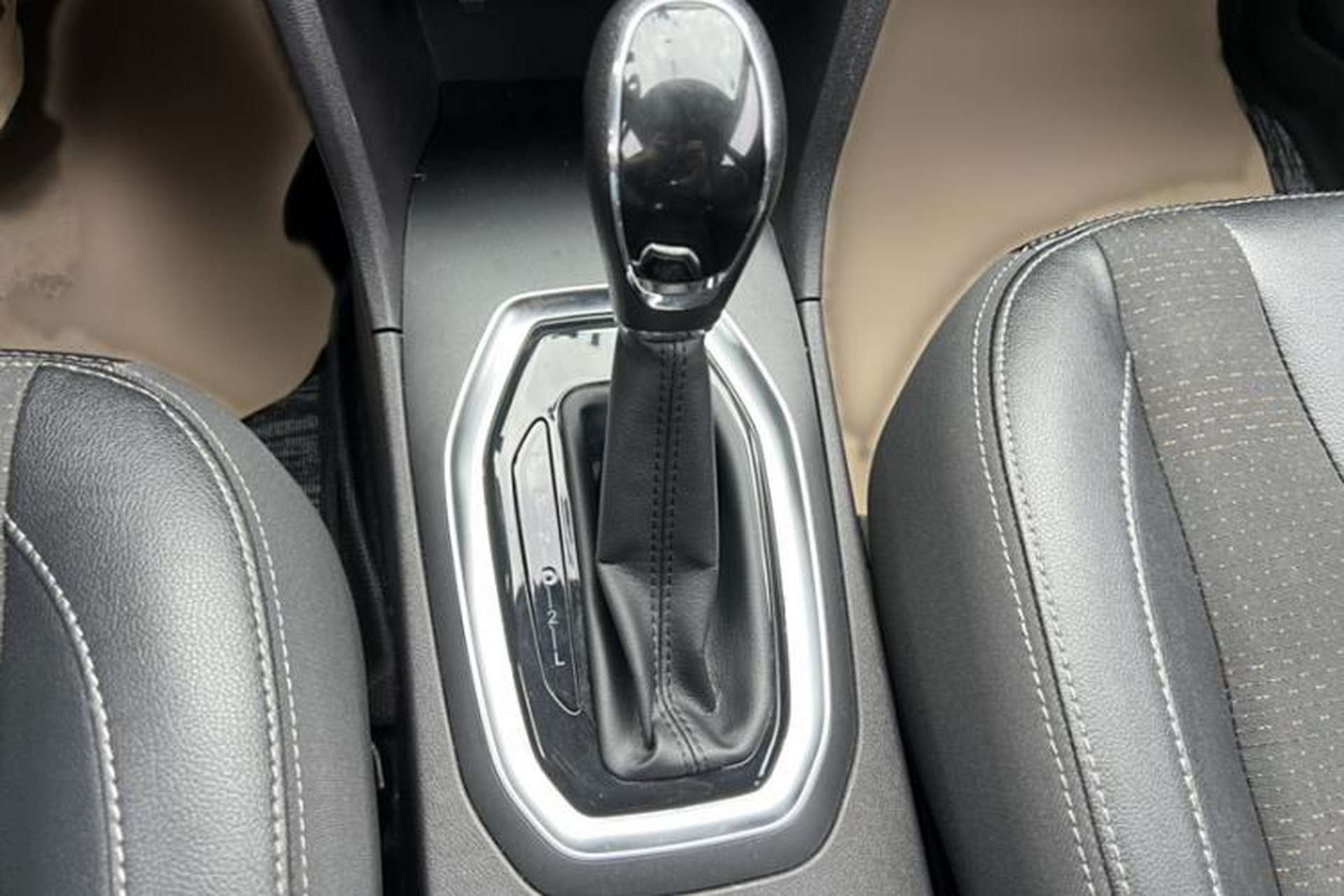 Used Chery Tiggo 3X 2018 1.5L Automatic Elite Edition Gear Lever