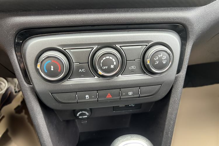 Used Chery Tiggo 3X 2018 1.5L Automatic Elite Edition Interior 4