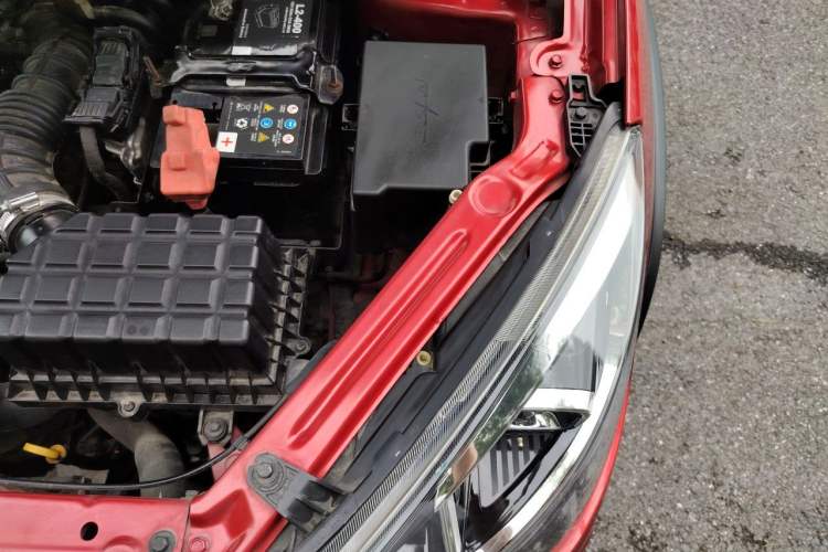 Used Chery Tiggo 3X 2018 1.5L Automatic Elite Edition Engine Bay Left