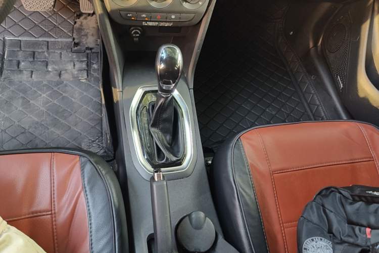 Used Chery Tiggo 3X 2018 1.5L Automatic Comfort Edition Gear Lever