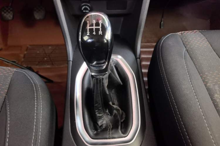 Used Chery Tiggo 3X 2018 1.5L Manual Comfort Edition Gear Lever