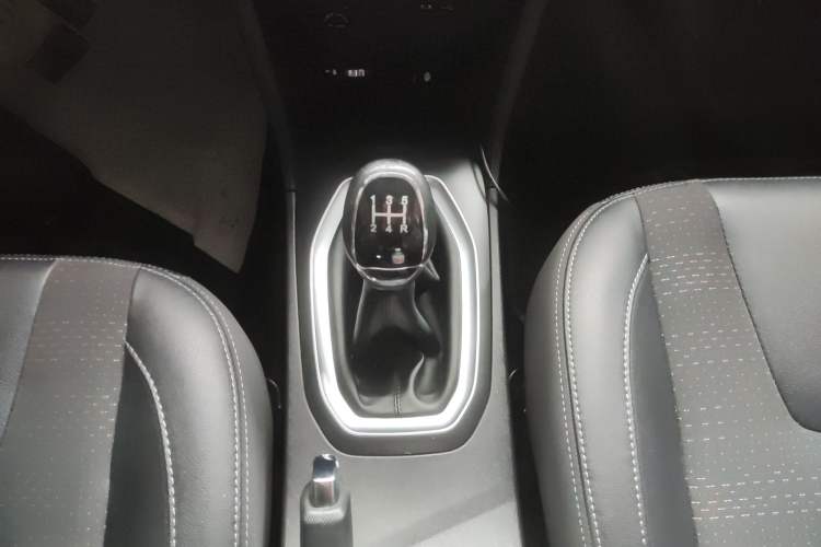Used Chery Tiggo 3X 2018 1.5L Manual Elite Edition Gear Lever