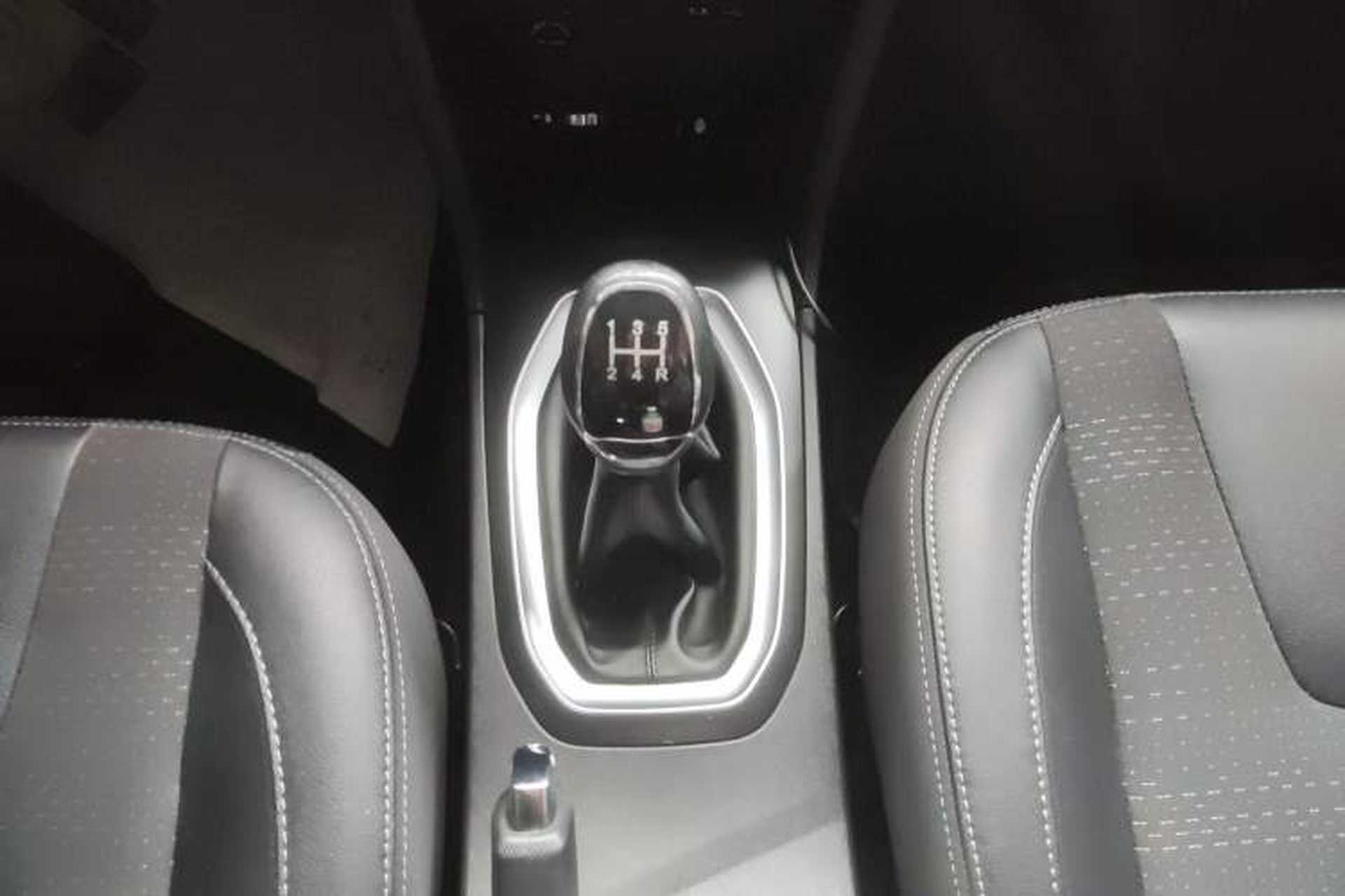 Used Chery Tiggo 3X 2018 1.5L Manual Elite Edition Gear Lever