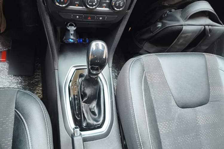 Used Chery Tiggo 3X 2018 1.5L Automatic Elite Edition Gear Lever
