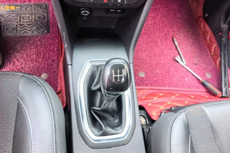 Used Chery Tiggo 3X 2018 1.5L Manual Elite Edition Gear Lever