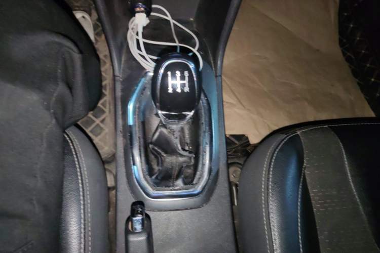 Used Chery Tiggo 3X 2018 1.5L Manual Elite Edition Gear Lever