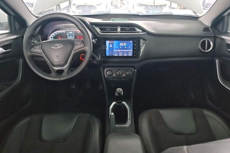 Used Chery Tiggo 3X 2018 1.5L Manual Elite Edition Center Console