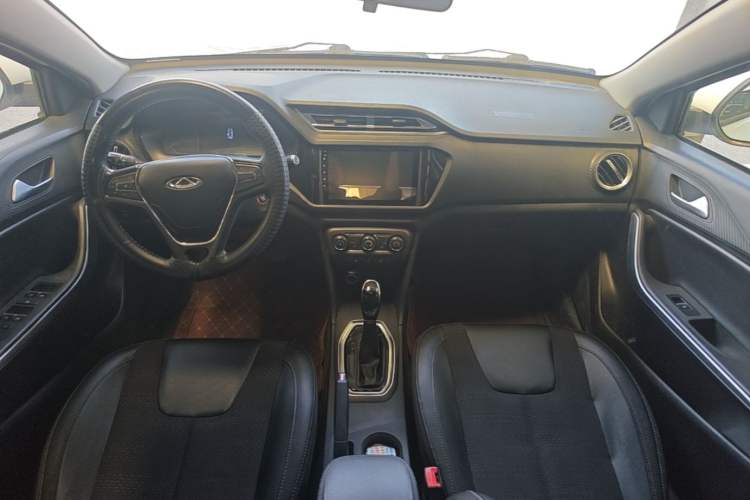 Used Chery Tiggo 3X 2018 1.5L Automatic Elite Edition Center Console
