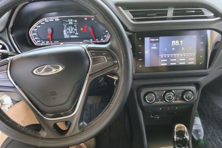 Used Chery Tiggo 3X 2018 1.5L Automatic Elite Edition Center Console