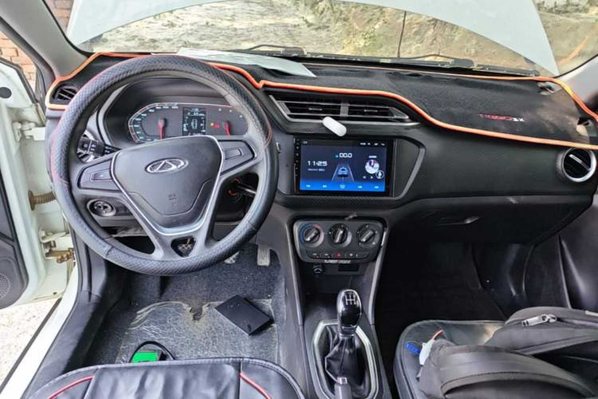 Used Chery Tiggo 3X 2018 1.5L Manual Comfort Edition Center Console