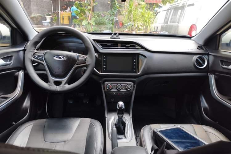 Used Chery Tiggo 3X 2018 1.5L Manual Elite Edition Center Console
