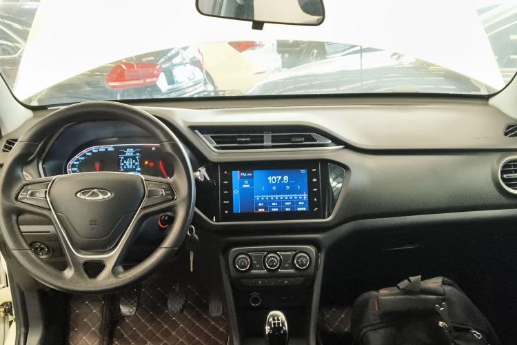 Used Chery Tiggo 3X 2018 1.5L Manual Elite Edition Center Console